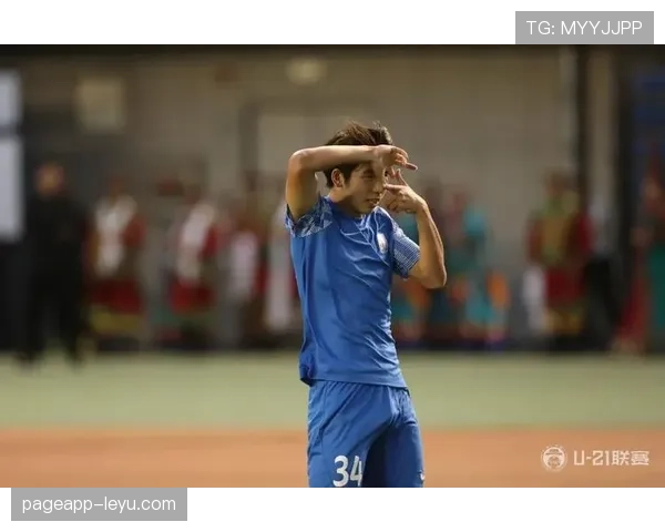 足坛新星闪耀赛场,青年才俊以坚定信念追逐崇高理想 足坛新星闪耀赛场,青年才俊以坚定信念追逐崇高理想